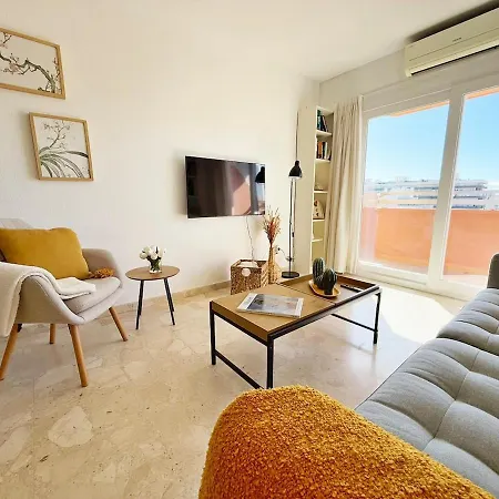 Sunny & Modern Apartment